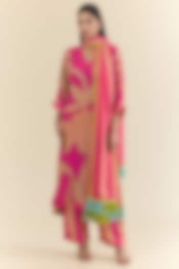 Pink Crepe & Organza Printed Kurta Set by Raji ramniq at Pernia's Pop Up Shop