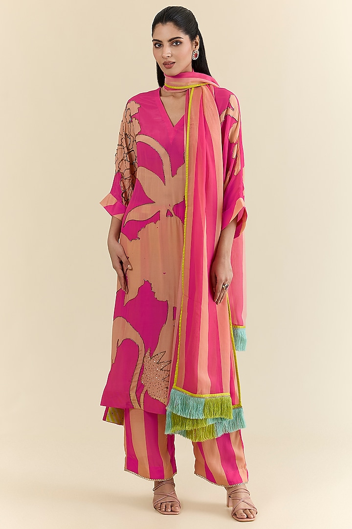 Pink Crepe & Organza Printed Kurta Set by Raji ramniq at Pernia's Pop Up Shop
