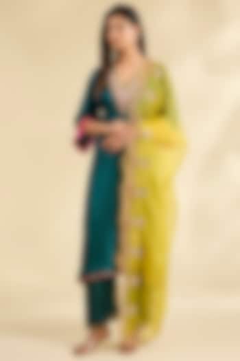 Green Twill Silk & Modal Satin Embellished Kaftan Kurta Set by Raji ramniq at Pernia's Pop Up Shop