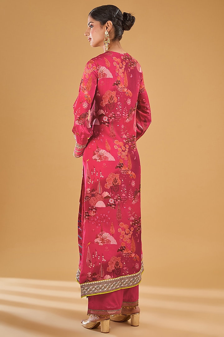 Magenta Crepe Hand Embroidered Kurta Set by Raji Ramniq at Pernia's Pop Up Shop