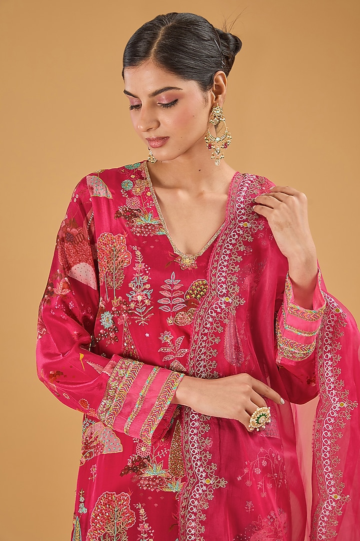 Magenta Crepe Hand Embroidered Kurta Set by Raji Ramniq at Pernia's Pop Up Shop