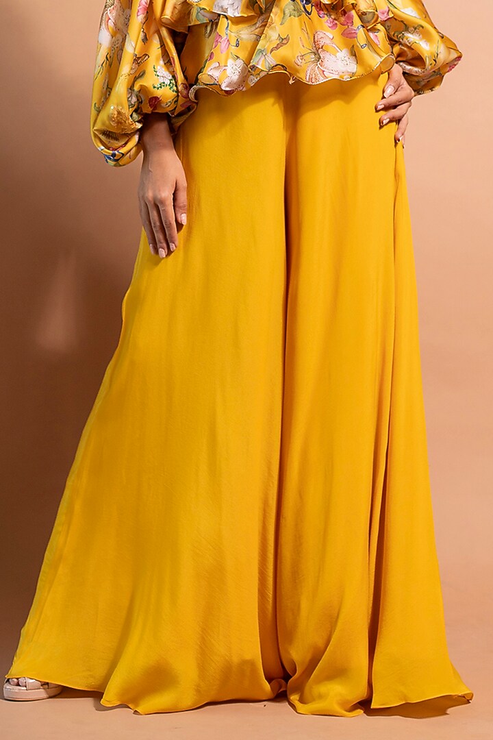 Yellow Pure Satin Organza & Crepe Pant Set by RIDDHI JAIN LABEL at Pernia's Pop Up Shop