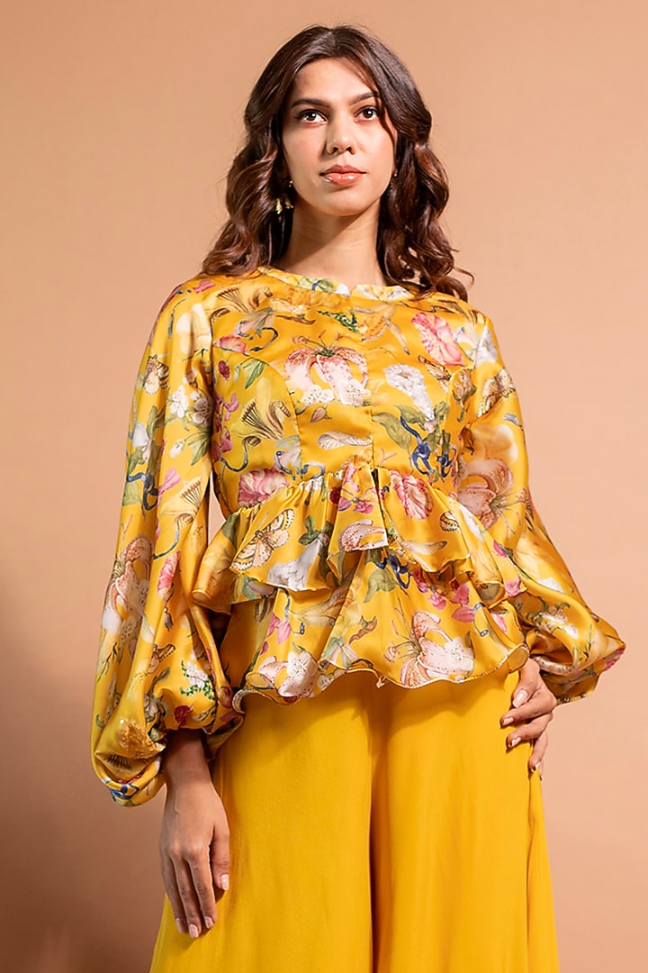 Yellow Pure Satin Organza & Crepe Pant Set by RIDDHI JAIN LABEL at Pernia's Pop Up Shop