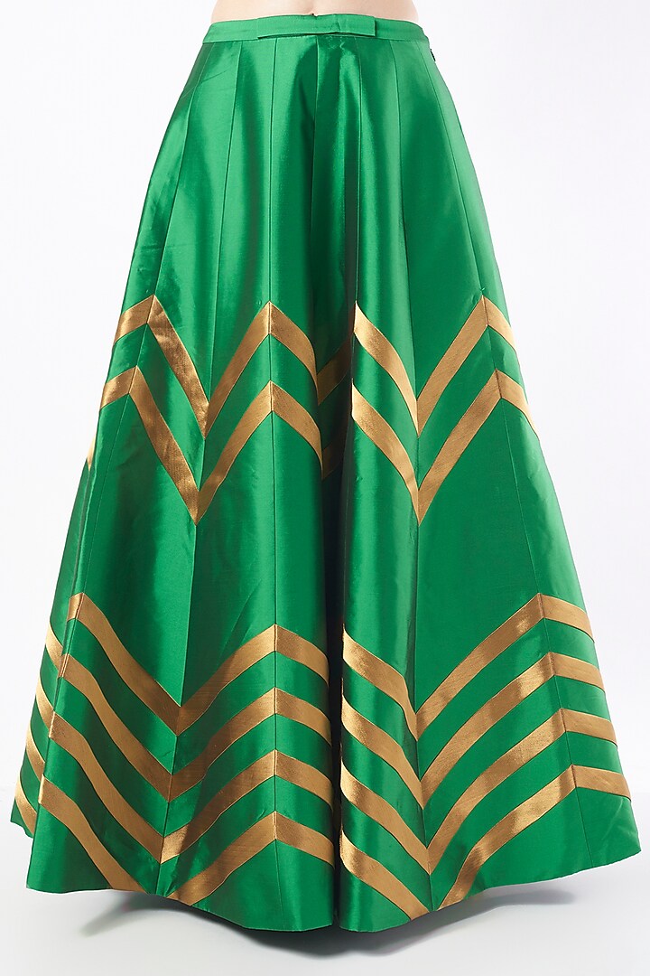 Emerald Green Tafetta Wedding Lehenga Set by Rajat tangri at Pernia's Pop Up Shop