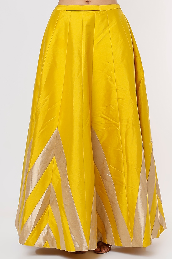 Yellow Inverted Chevron Printed Wedding Lehenga Set by Rajat tangri at Pernia's Pop Up Shop