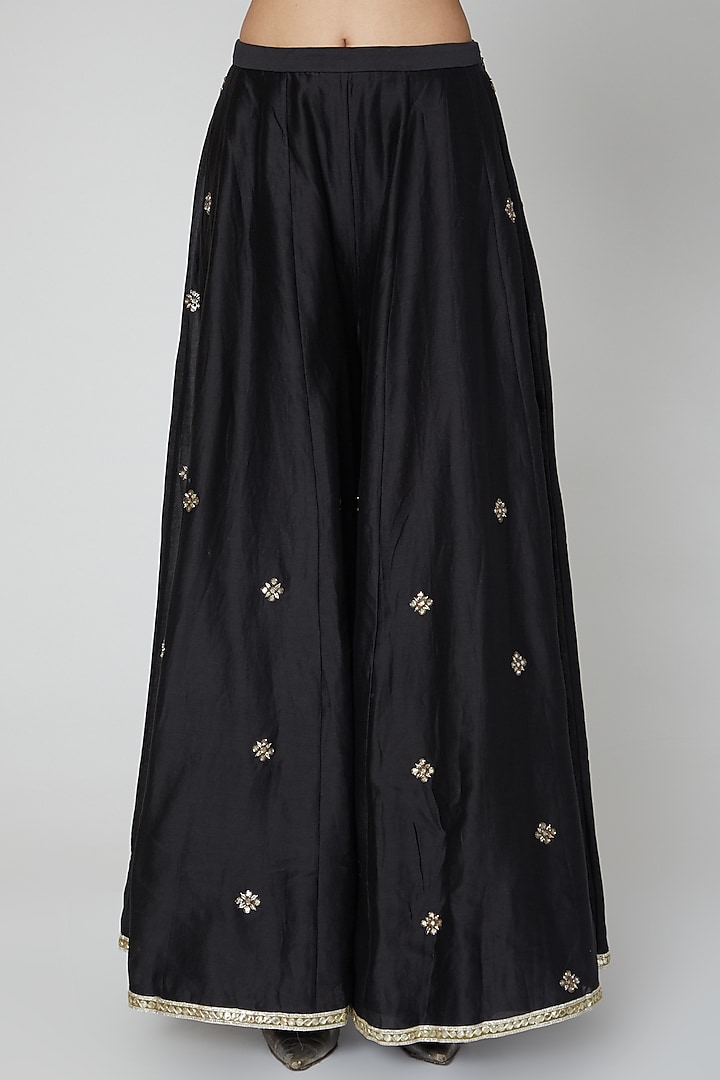 Black Embroidered Kurta Set by Rajat tangri at Pernia's Pop Up Shop
