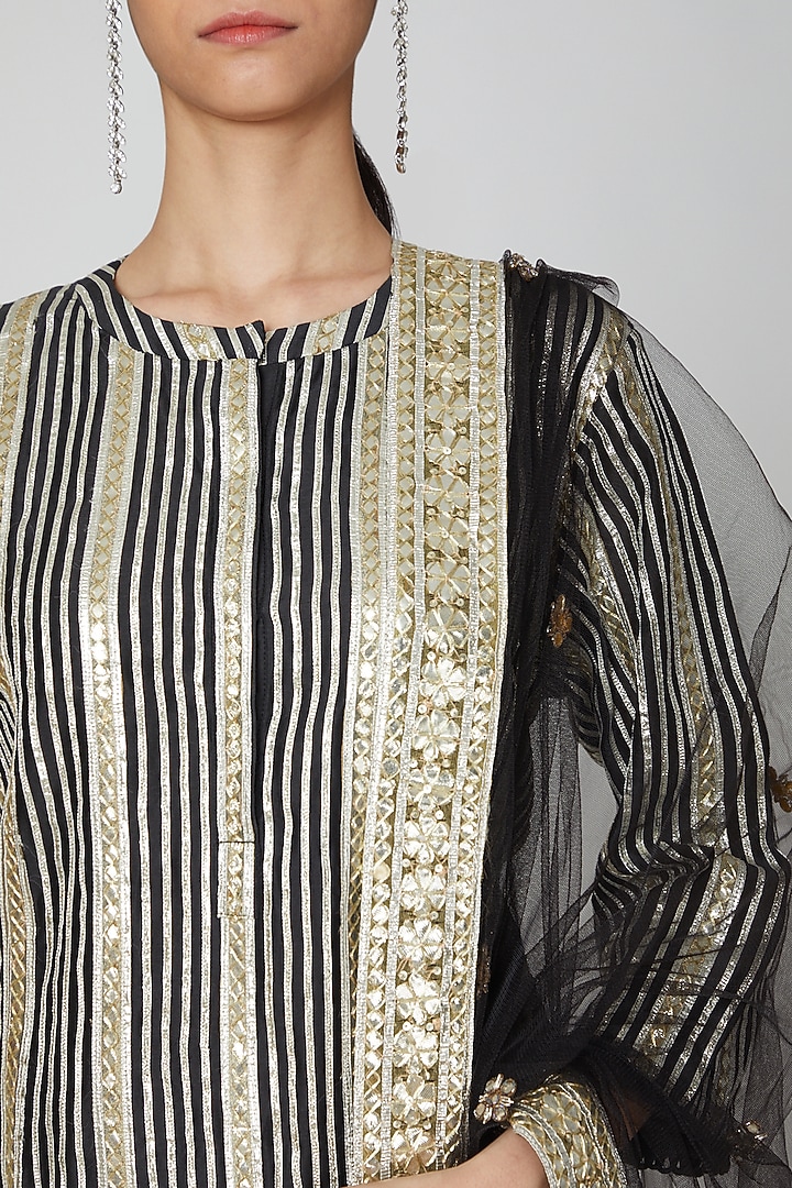 Black Embroidered Kurta Set by Rajat tangri at Pernia's Pop Up Shop