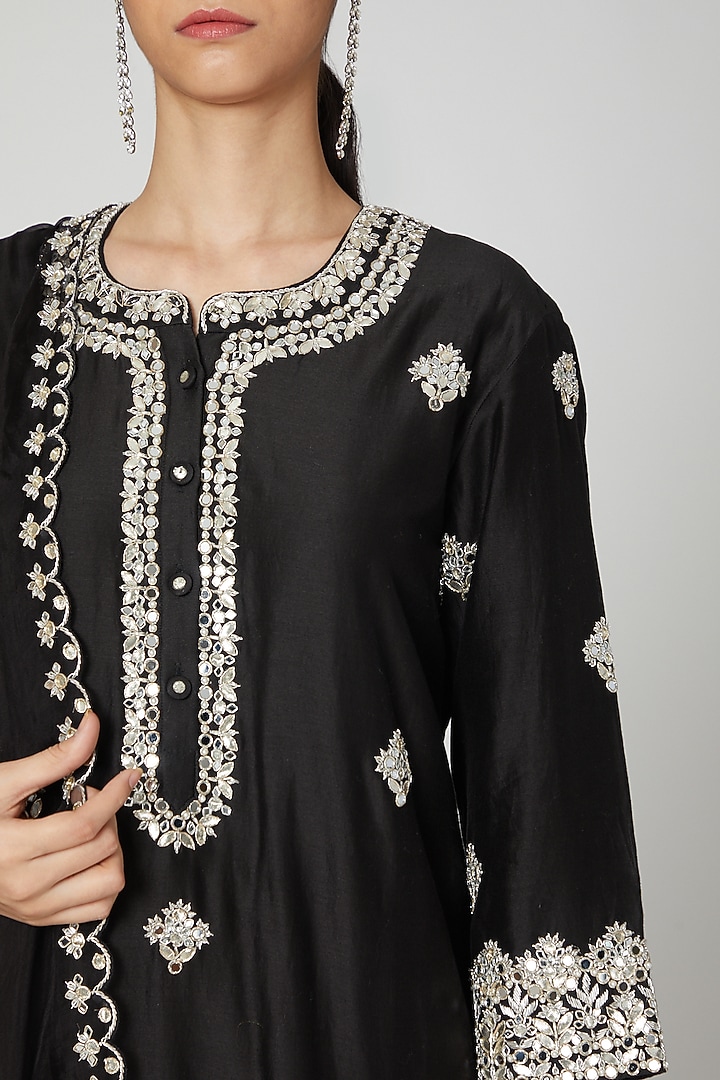 Black Hand Embroidered Kurta Set by Rajat tangri at Pernia's Pop Up Shop