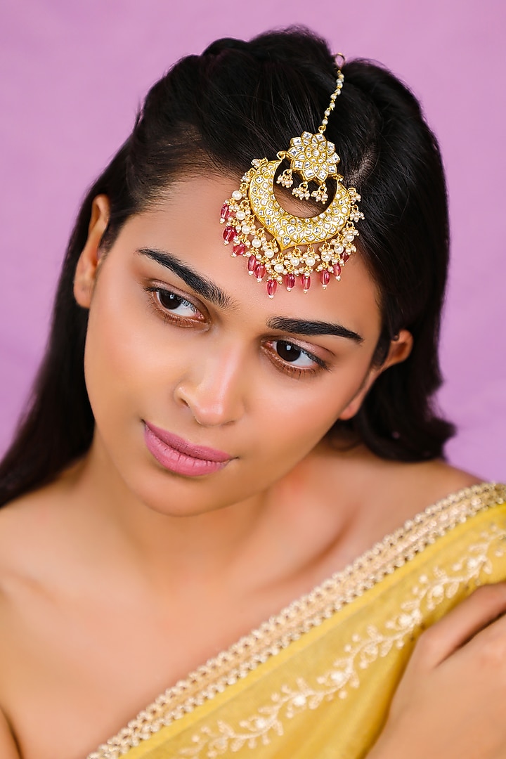 Matte Gold Plated Rose Pink Drop Pan-Shaped Maangtikka by Riana Jewellery at Pernia's Pop Up Shop