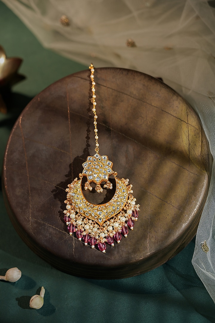 Matte Gold Plated Rose Pink Drop Pan-Shaped Maangtikka by Riana Jewellery at Pernia's Pop Up Shop
