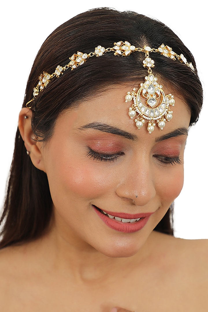 Gold Plated Jadtar Stones Mathapatti With Chand Tikka by Riana Jewellery at Pernia's Pop Up Shop