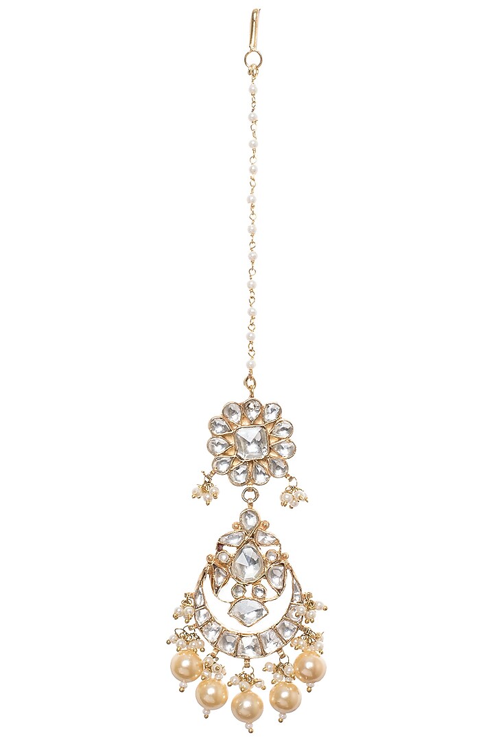 Gold plated kundan stones and pearl choker necklace with earrings and maangtika available only at Pernia's Pop Up Shop.