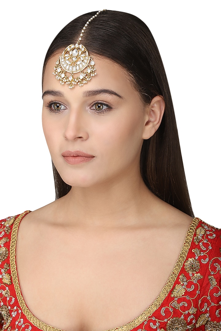 Gold plated white jadtar maangtikka available only at Pernia's Pop Up Shop.