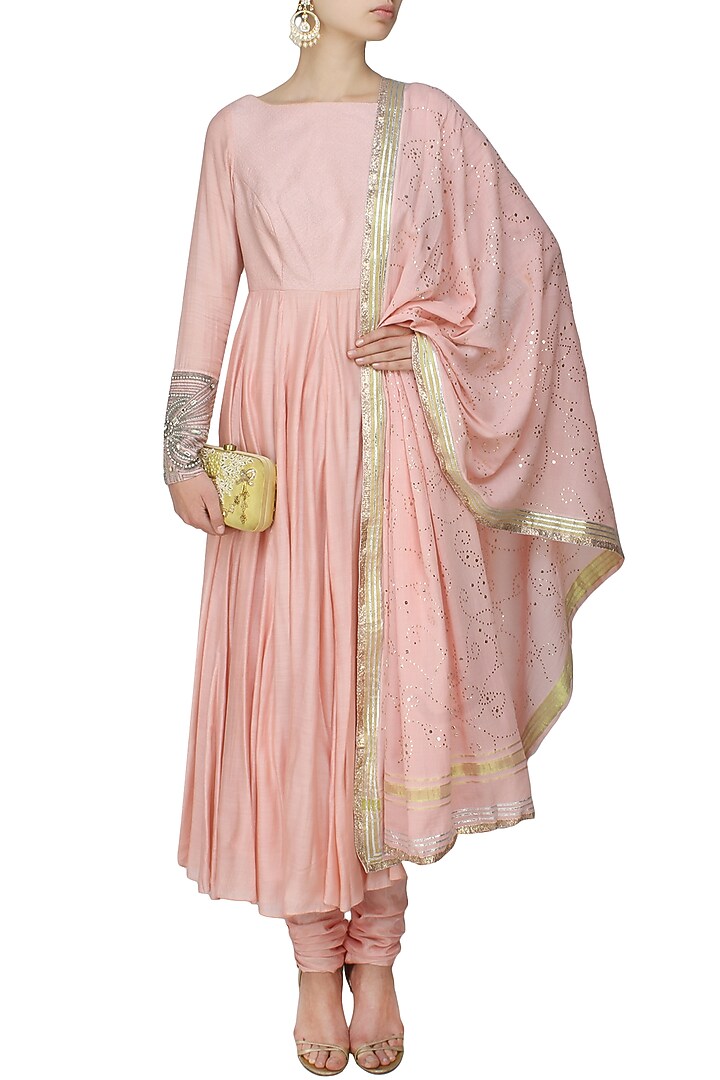 Nude pink vintage anarkali with badala mokaish dupatta available only at Pernia's Pop Up Shop.
