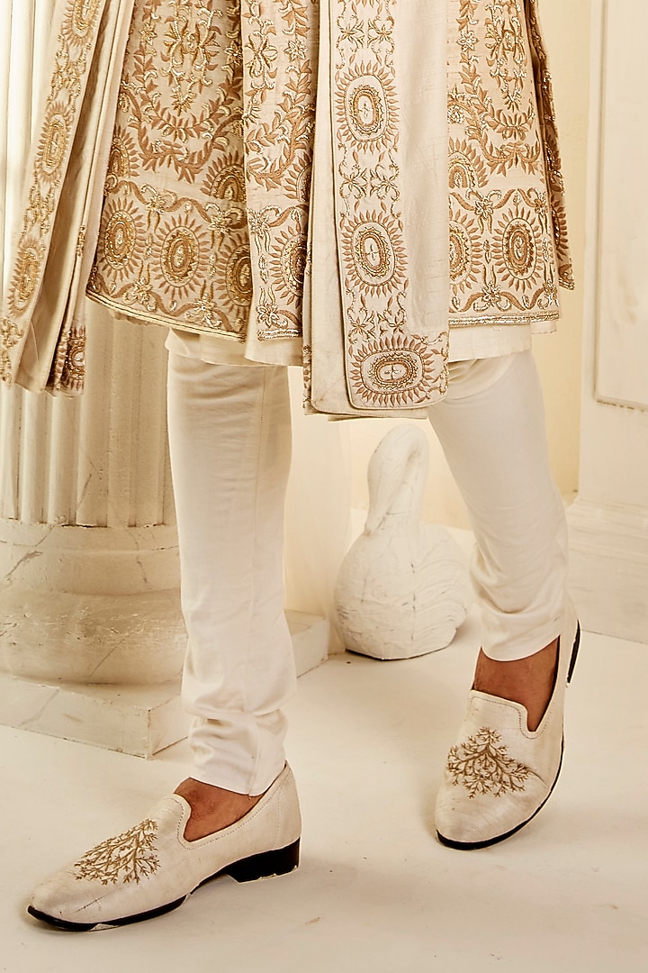 Ivory Raw Silk Embroidered Groom Sherwani Set by Rachit Khanna Men at Pernia's Pop Up Shop