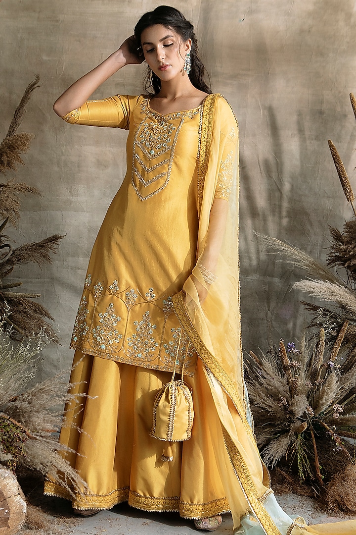 Mustard Embroidered Kurta Set by Rachit Khanna