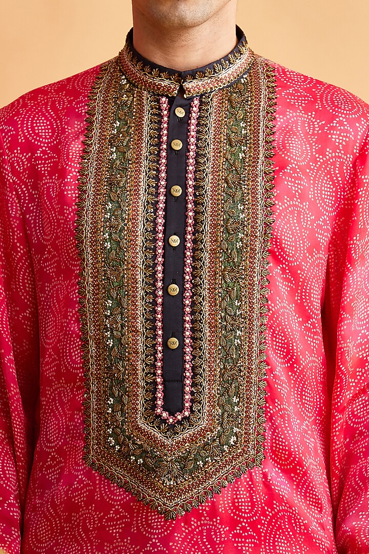 Magenta Bemberg Satin Embroidered Kurta Set by Rajdeep Ranawat Men at Pernia's Pop Up Shop