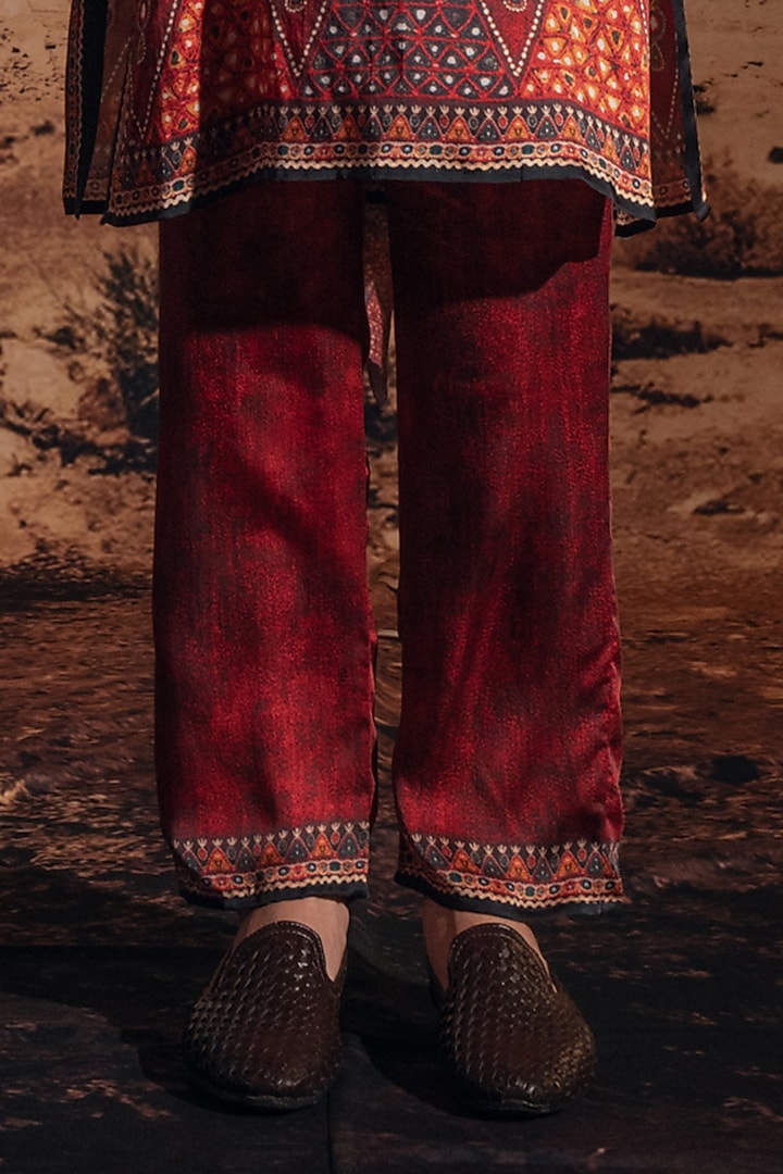 Red Bemberg Satin Embroidered Kurta Set by Rajdeep Ranawat Men at Pernia's Pop Up Shop