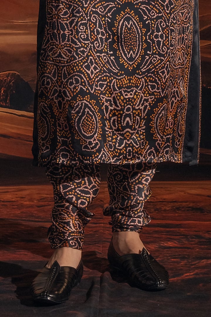Black Dupion Silk Printed Bundi Jacket Set by Rajdeep Ranawat Men at Pernia's Pop Up Shop