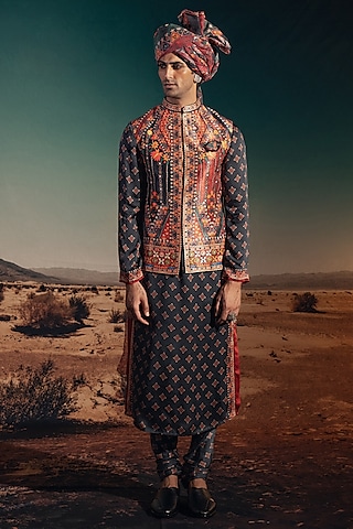 Charcoal Dupion Silk Printed Bundi Jacket Set by Rajdeep Ranawat Men