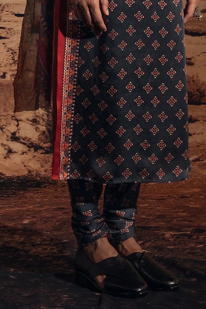 Charcoal Dupion Silk Printed Bundi Jacket Set by Rajdeep Ranawat Men at Pernia's Pop Up Shop