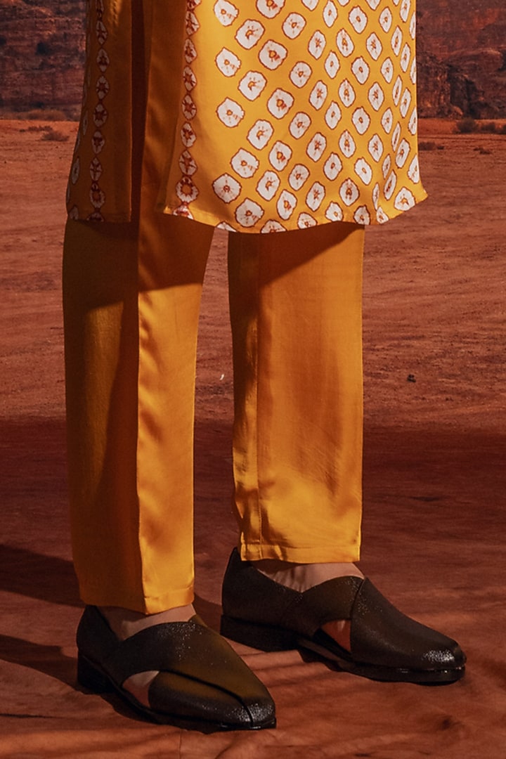Mustard Dupion Silk Printed & Embroidered Bundi Jacket Set by Rajdeep Ranawat Men at Pernia's Pop Up Shop
