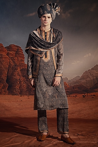 Black Velvet Dupatta by Rajdeep Ranawat Men
