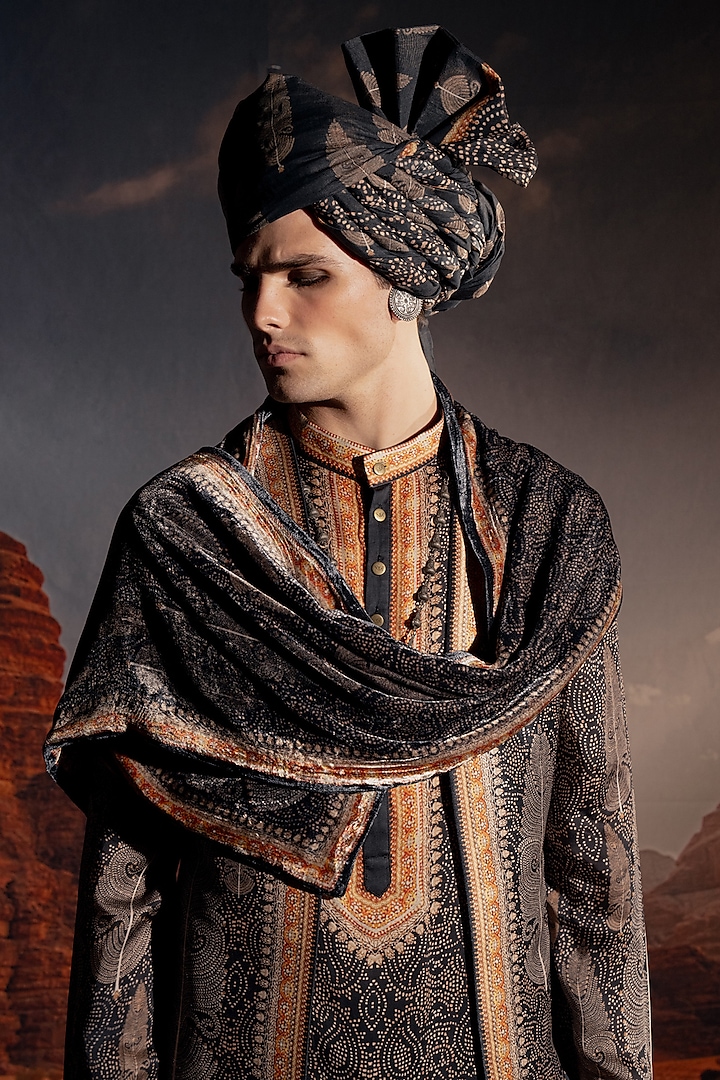 Black Velvet Dupatta by Rajdeep Ranawat Men at Pernia's Pop Up Shop