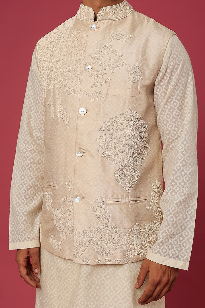 Angora Bundi Jacket With Kurta Set by Rajdeep Ranawat Men at Pernia's Pop Up Shop