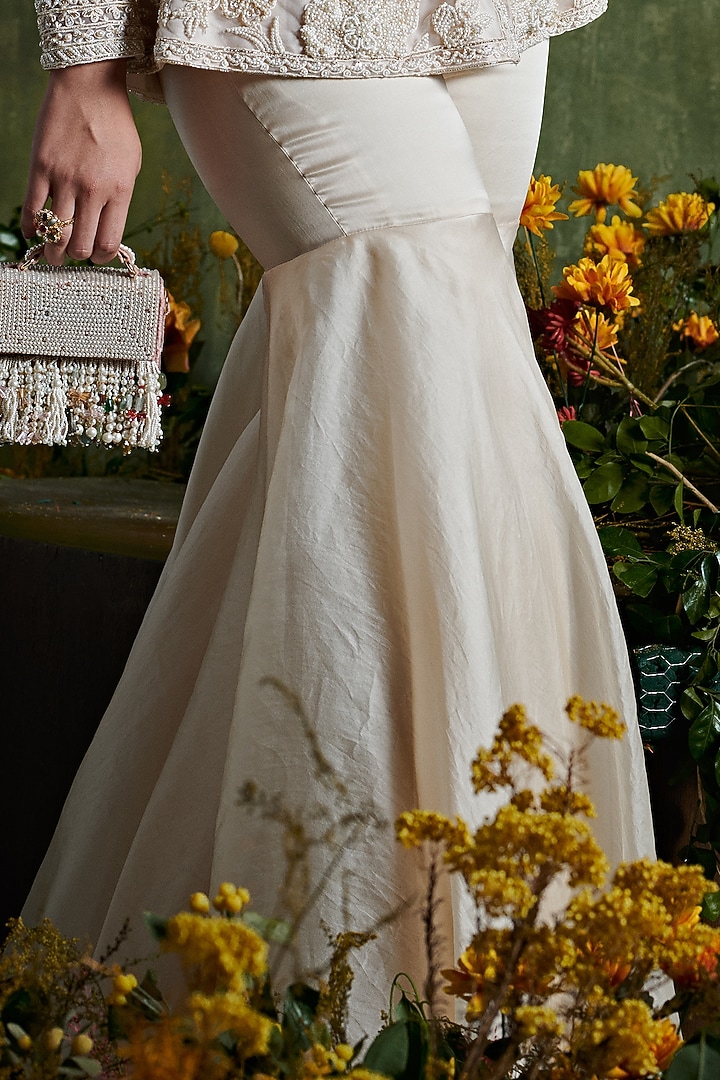 Ivory Embroidered Gharara Set With Belt by Ridhi Mehra at Pernia's Pop Up Shop