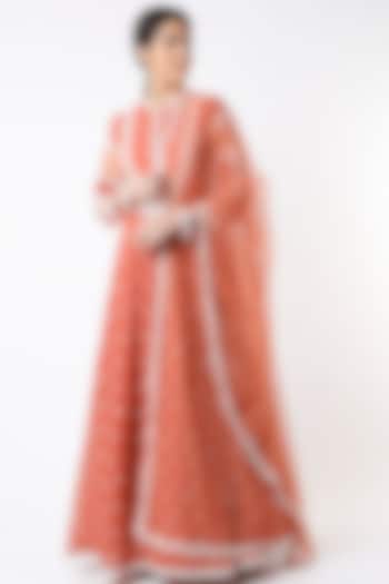 Tea Rose Embroidered Bridal Anarkali Set by Ridhi Mehra at Pernia's Pop Up Shop