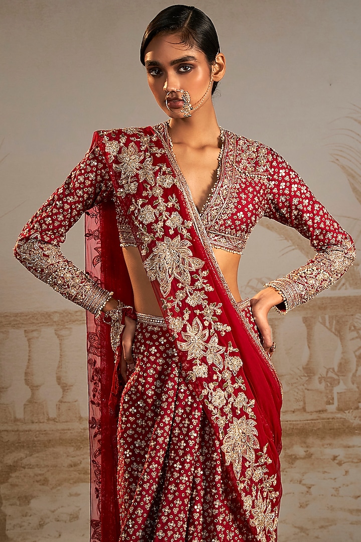 Red Raw Silk Embroidered Skirt Bridal Saree Set by Ridhi Mehra at Pernia's Pop Up Shop