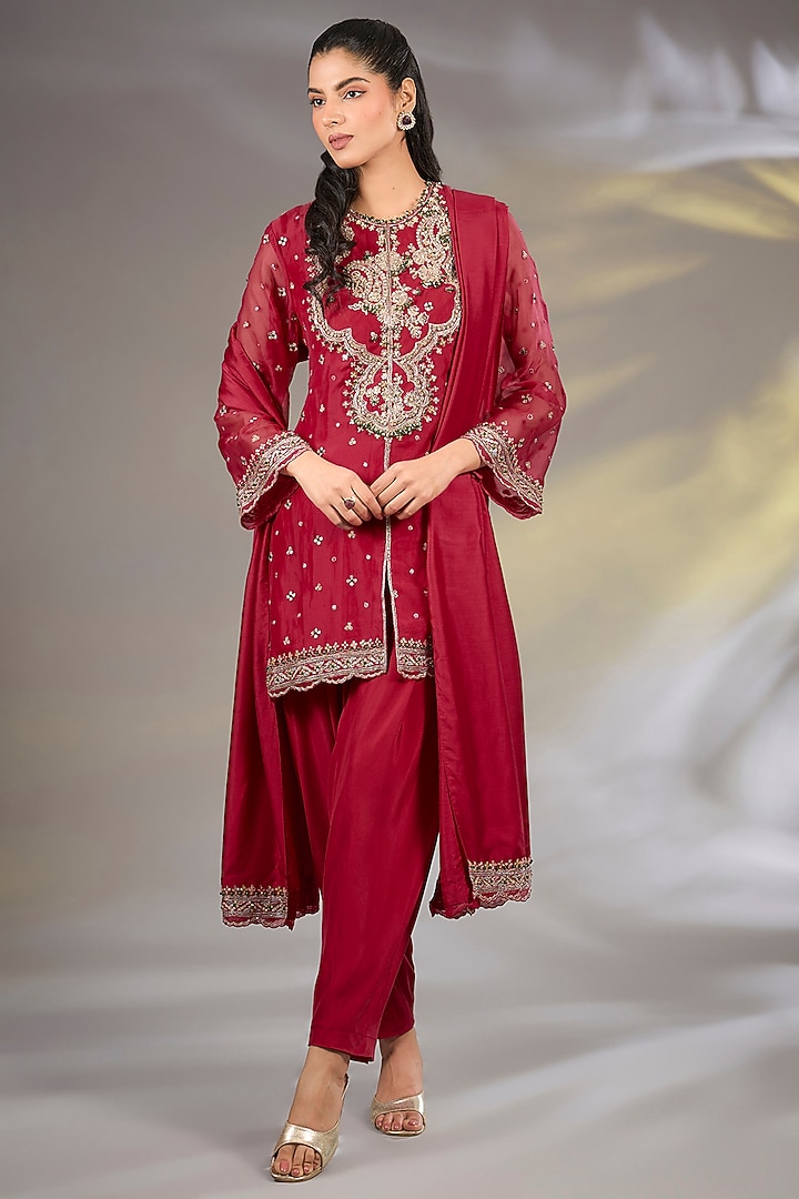 Red Organza Embroidered Kurta Set by Ridhi Mehra at Pernia's Pop Up Shop