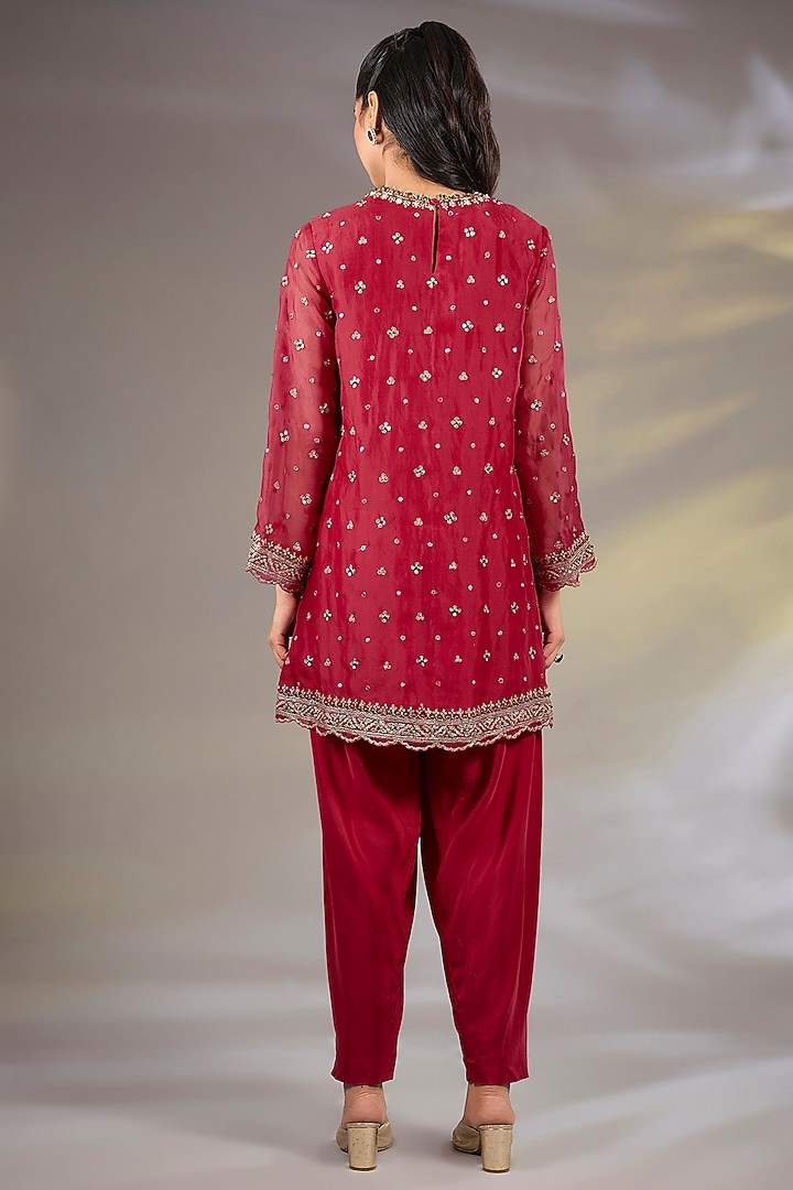 Red Organza Embroidered Kurta Set by Ridhi Mehra at Pernia's Pop Up Shop
