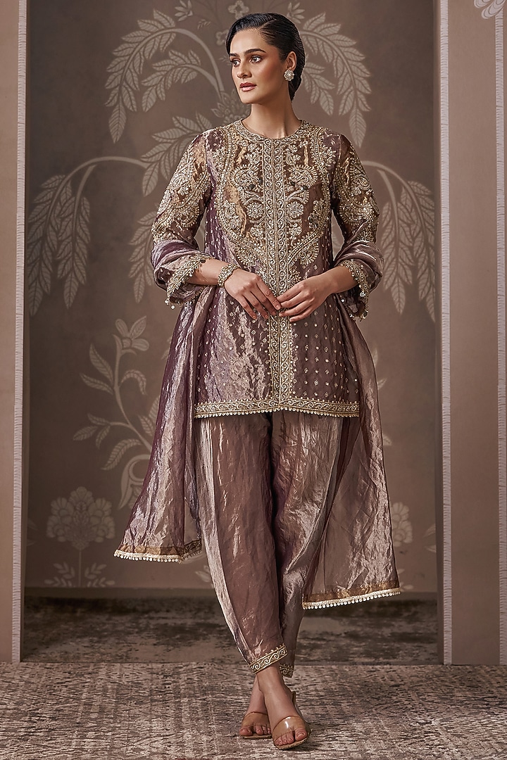 Deep Lilac & Gold Tissue Embroidered Kurta Set by Ridhi Mehra at Pernia's Pop Up Shop