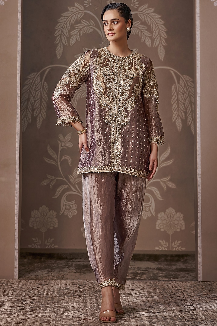 Deep Lilac & Gold Tissue Embroidered Kurta Set by Ridhi Mehra at Pernia's Pop Up Shop