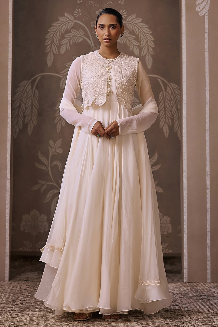 Ivory Chiffon & Organza Embroidered Bridal Anarkali Set by Ridhi Mehra at Pernia's Pop Up Shop