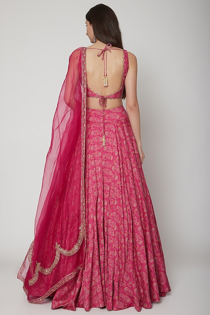 Berry Pink Paisley Printed Wedding Lehenga Set by Ridhi Mehra at Pernia's Pop Up Shop