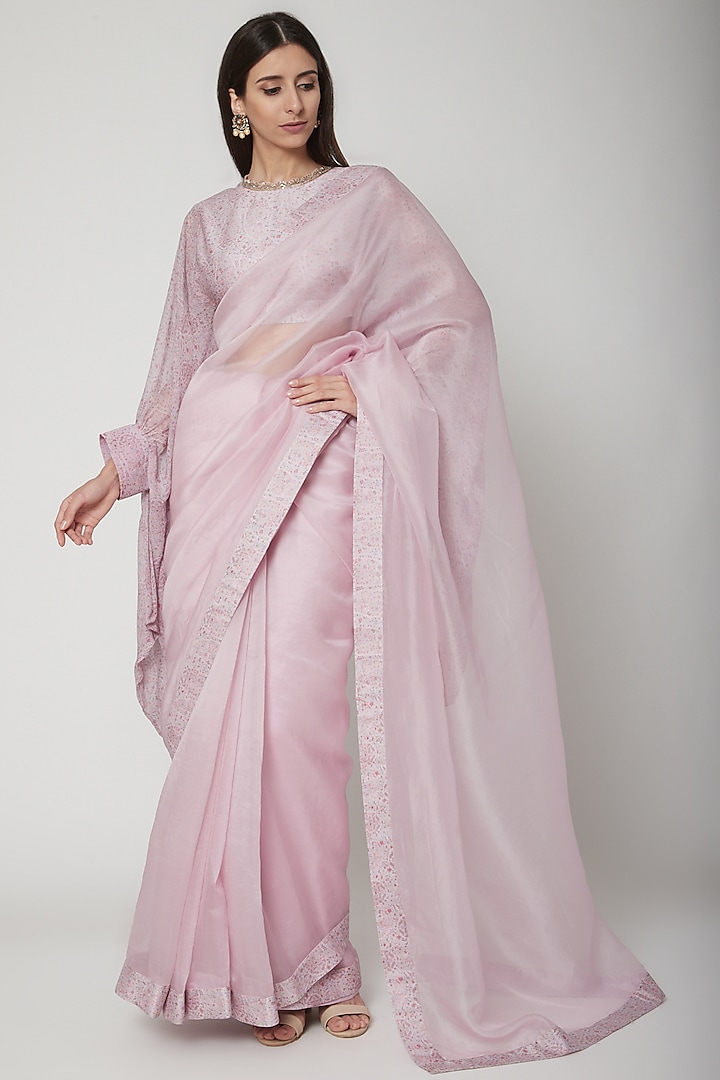 Lilac Printed Saree Set With Embroidered Belt by Ridhi Mehra