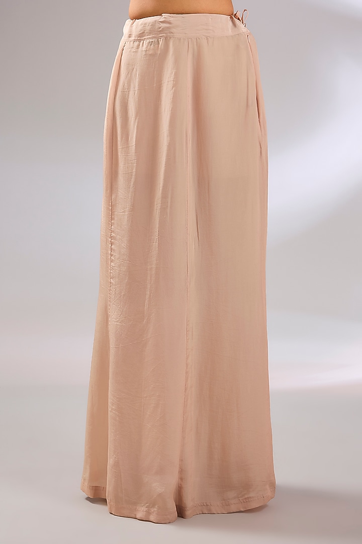 Dusty Pink Flat Silk Embroidered Reception Saree Set by Ridhi Mehra at Pernia's Pop Up Shop