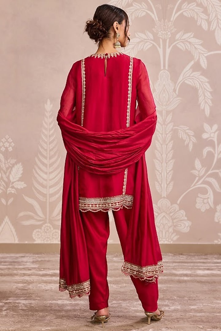 Red Organza Placement Embroidered Kurta Set by Ridhi Mehra at Pernia's Pop Up Shop