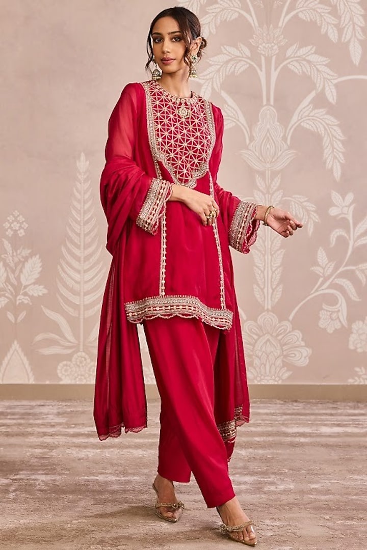 Red Organza Placement Embroidered Kurta Set by Ridhi Mehra at Pernia's Pop Up Shop