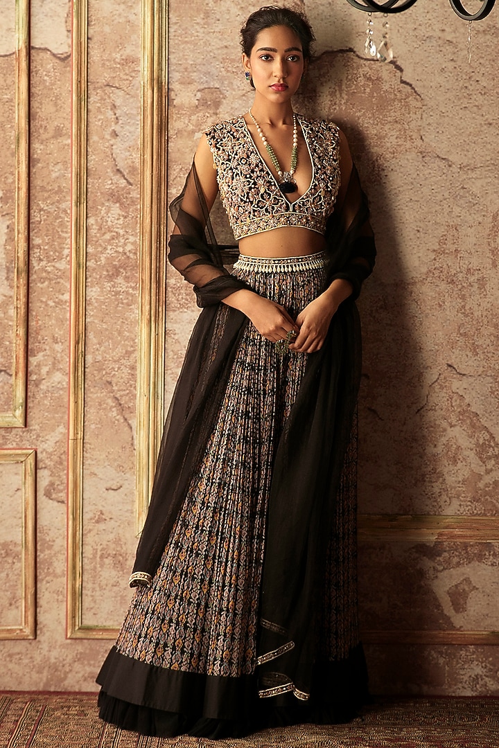 Black Embroidered & Printed Skirt Set by Ridhi Mehra at Pernia's Pop Up Shop