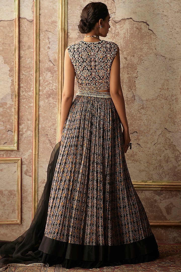 Black Embroidered & Printed Skirt Set by Ridhi Mehra at Pernia's Pop Up Shop