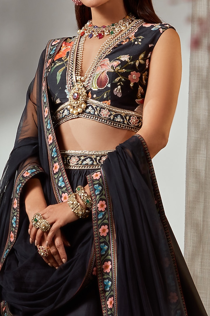 Black Printed & Embroidered Skirt Set by Ridhi Mehra at Pernia's Pop Up Shop
