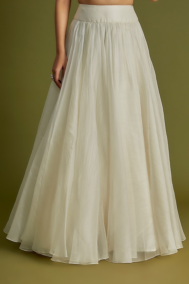 Ivory Organza Wedding Lehenga Set by Ridhi Mehra at Pernia's Pop Up Shop