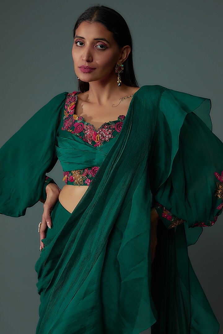 Green Chiffon & Organza Draped Reception Saree Set by Ridhi Mehra at Pernia's Pop Up Shop