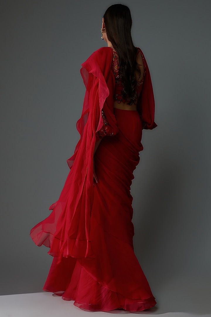 Red Chiffon & Organza Draped Reception Saree Set by Ridhi Mehra at Pernia's Pop Up Shop