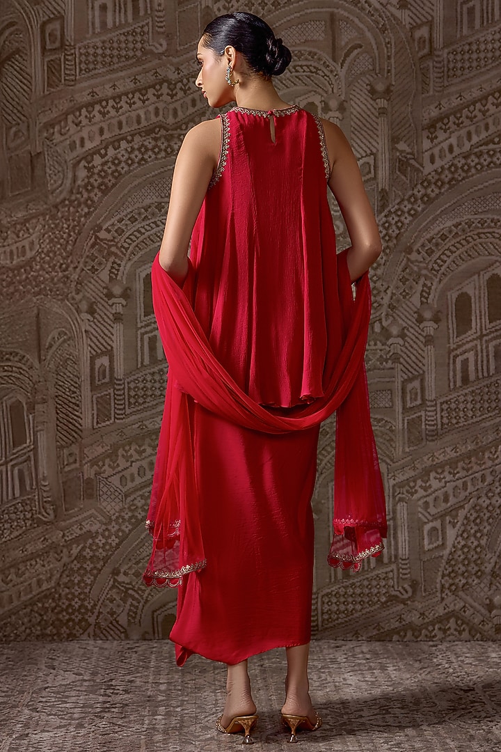 Red Chiffon Embroidered Short Kurta Set by Ridhi Mehra at Pernia's Pop Up Shop