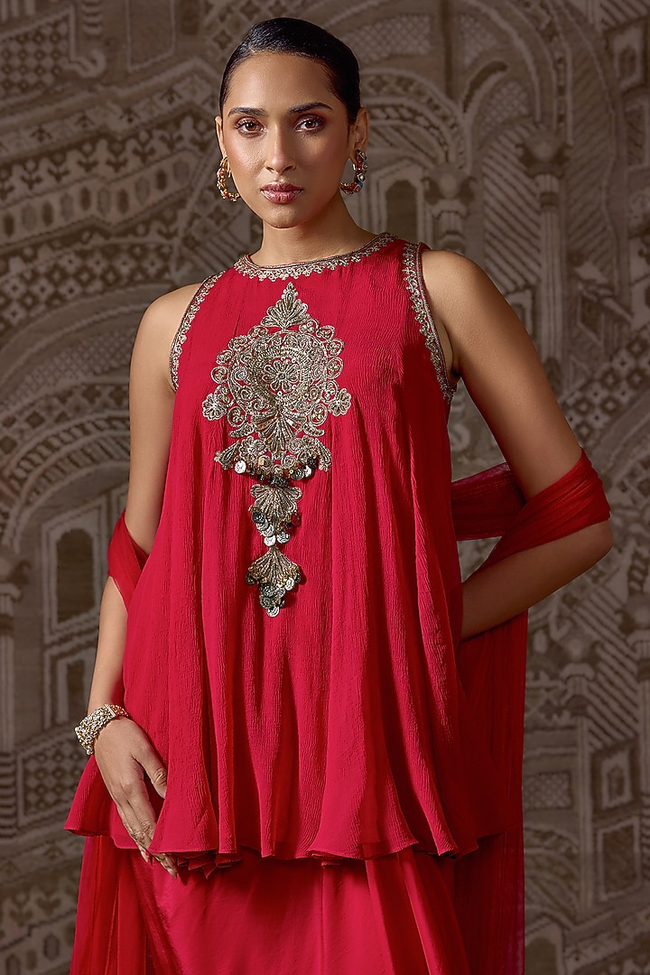 Red Chiffon Embroidered Short Kurta Set by Ridhi Mehra at Pernia's Pop Up Shop